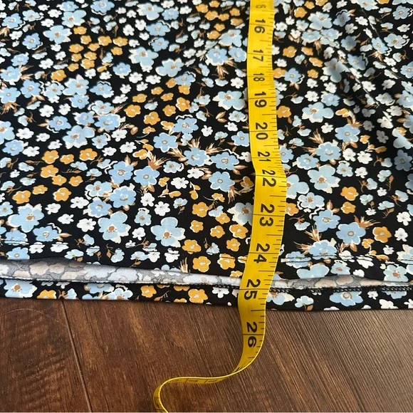 Ann Taylor Loft Floral Puff Short Sleeved Blouse, Size Large - Picture 7 of 9